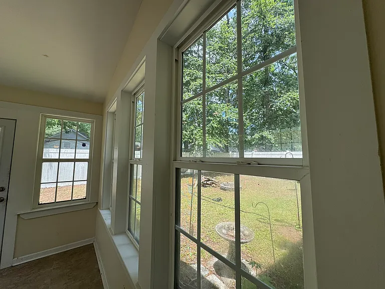 7327 Albert St — Photo 30