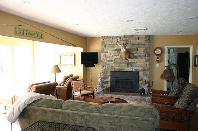 2nd image of 31 Red Bud Ln