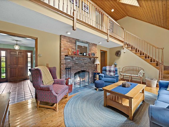 4th image of 9 Labrie Ln