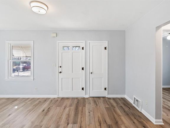5th image of 5701 Holcomb Ave