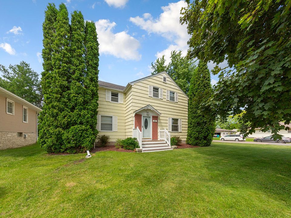 1st image of 825 8th Ave NE