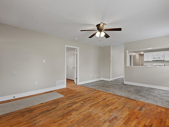 5th image of 924 Oak St