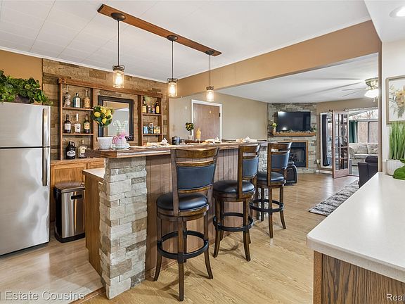 3rd image of 1565 W Rolston Rd