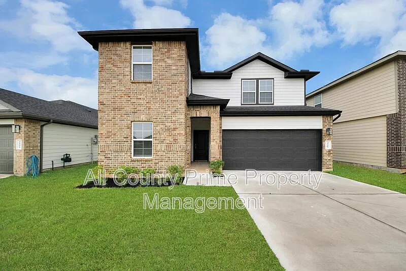 4 bed, 3.0 bath, 2257 sqft, $2,399 — Photo 1