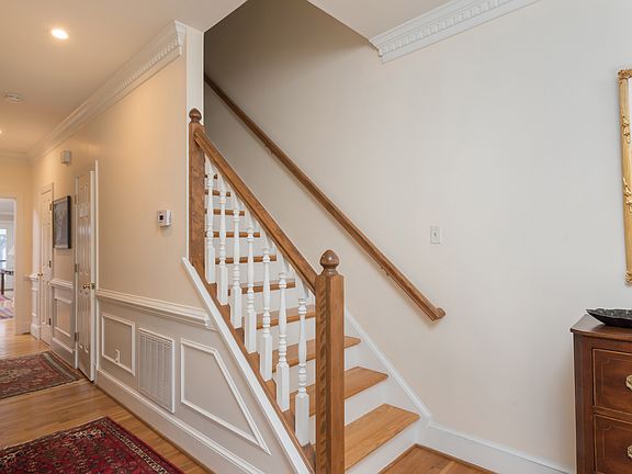 3rd image of 501 Saint Albans Way