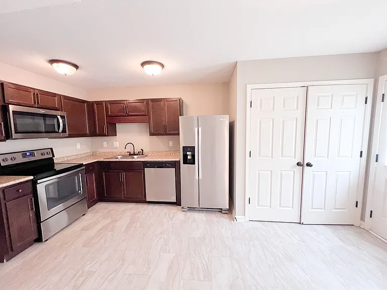 305 Rowand Ct — Photo 6