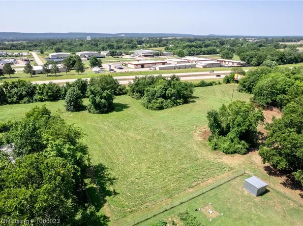 S Chestnut St, Sallisaw, OK 74955