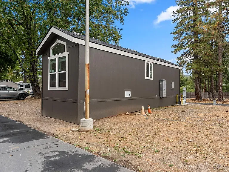 2 bed, 390 sqft, $1,095 — Photo 4