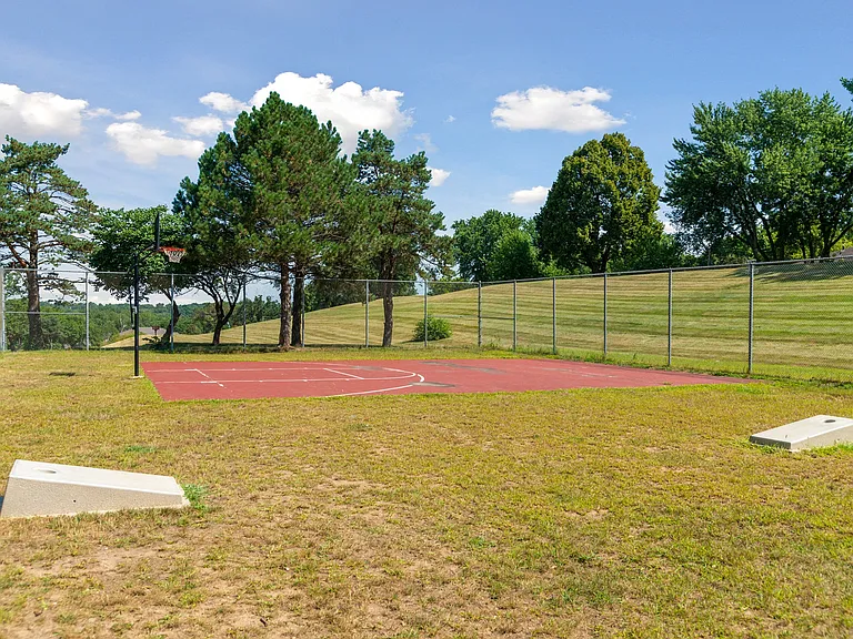 Robin Hill — Photo 10