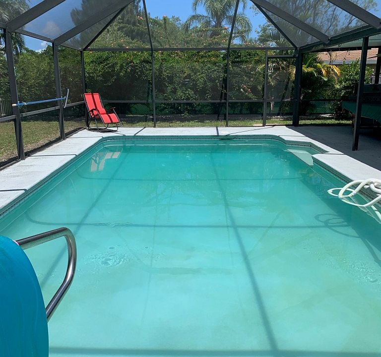 1st image of 327 NE Solida Cir