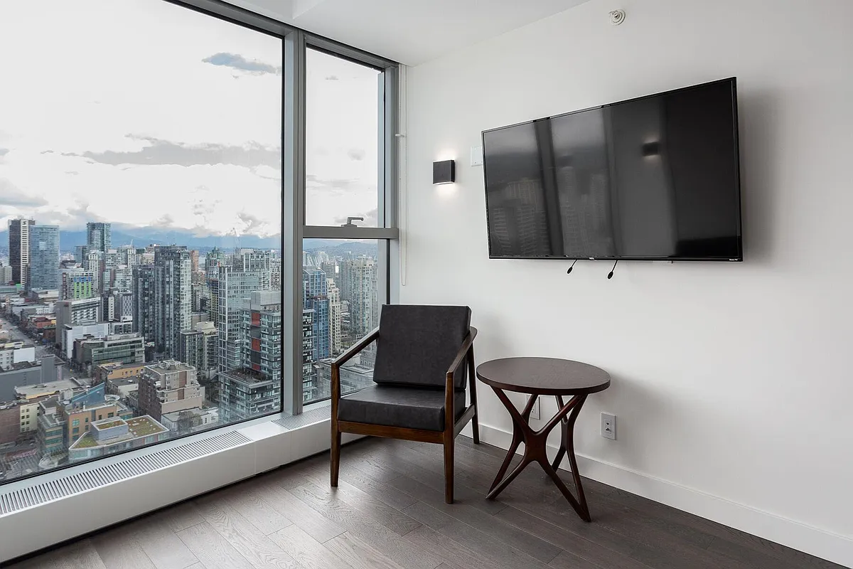 Building Photo - 1480 Howe St #4007