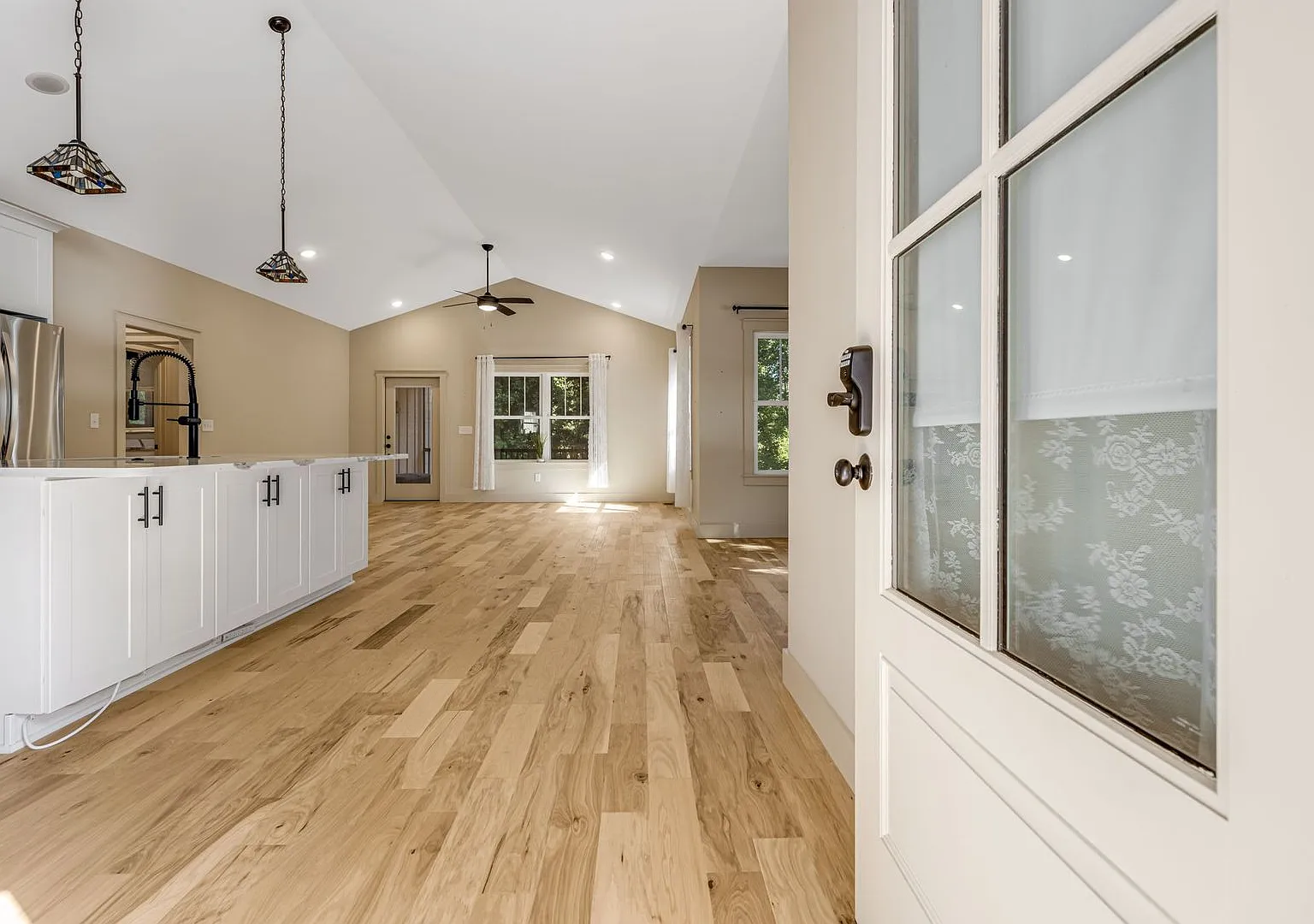 Modern 3-Bedroom Home in Rangeley Cottages — Photo 4
