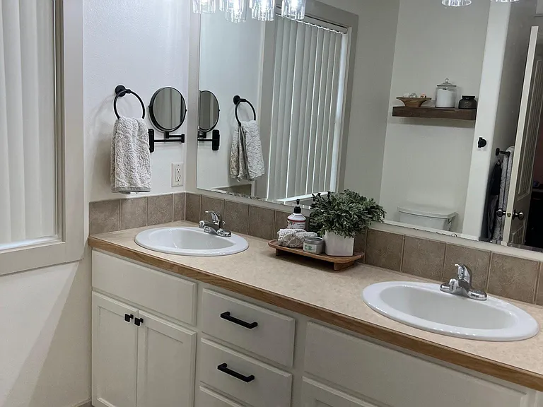 2127 S Amy Ave — Photo 13