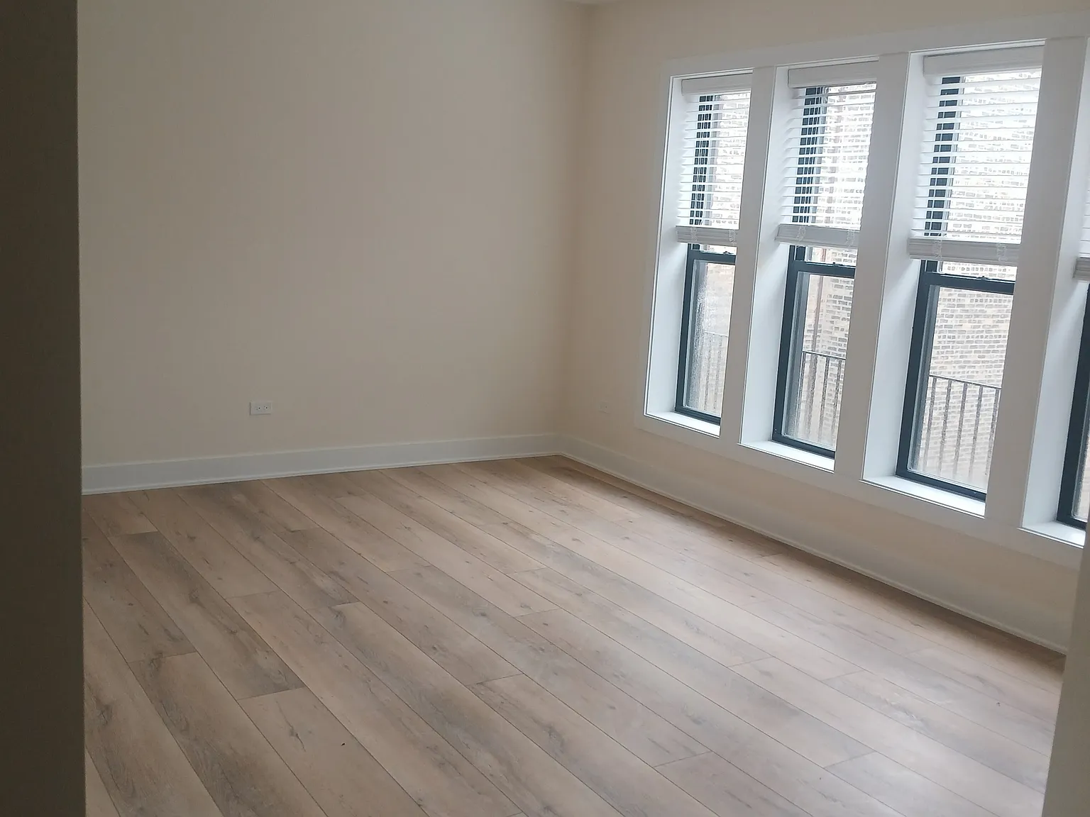 1248 W Addison St — Photo 4