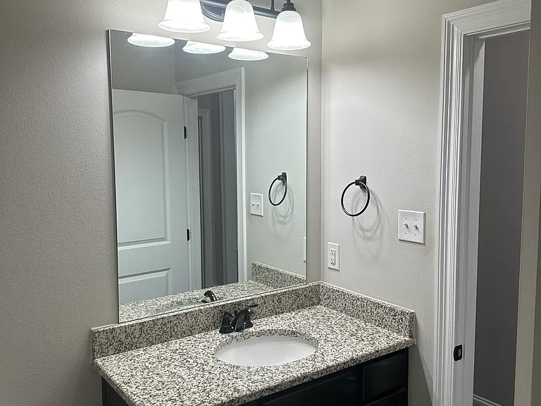 215 Hutton Ln — Photo 11