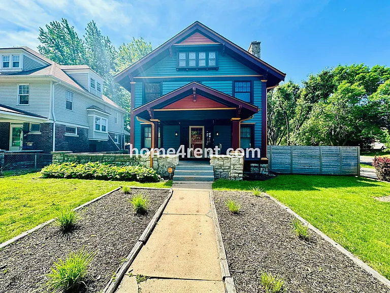 641 W 39th Ter — Photo 3