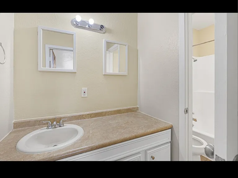 230 E Virginia St #1 — Photo 6