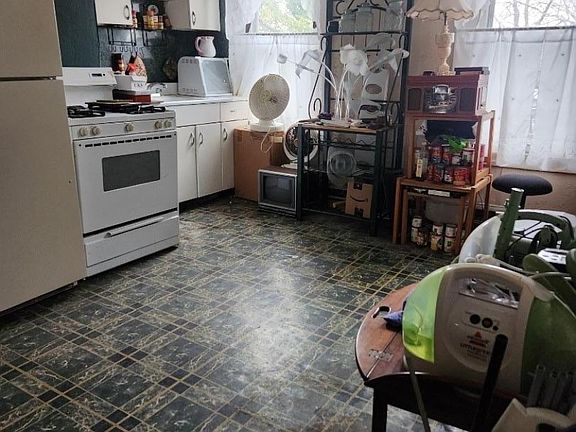 4th image of 169 Van Horne St
