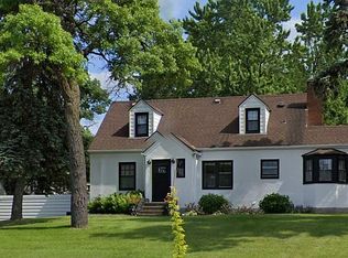 739 10th St NW, New Brighton, MN 55112