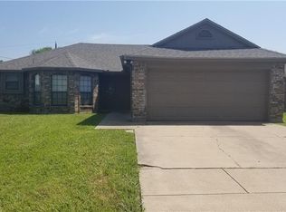 202 Valley Forge Ln, Arlington, TX 76002