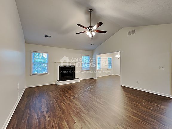 4th image of 4240 Fox Chase Dr
