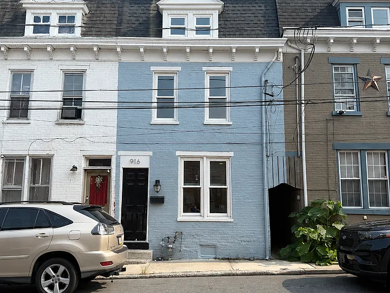 916 Houston St — Photo 1