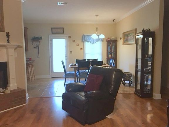 2nd image of 104 Alder Dr
