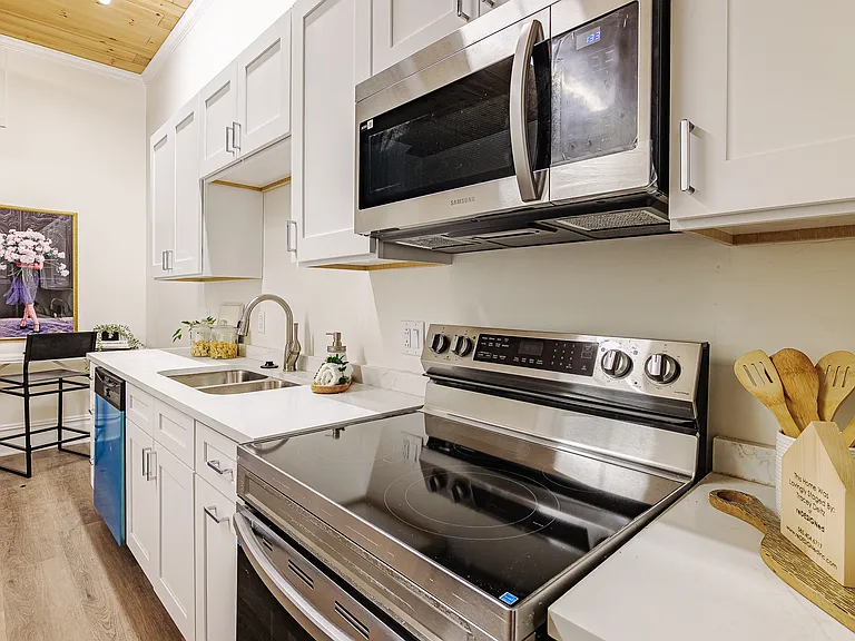 421 University Ave #B — Photo 8