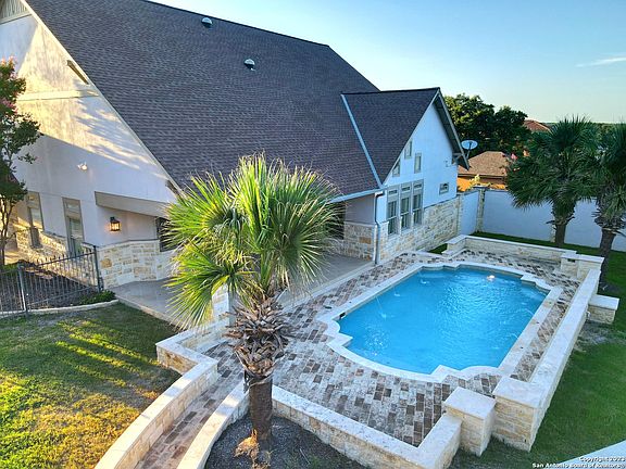 4th image of 2310 Comal Springs