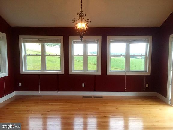 Image 3: : Dining Room with amazing views!