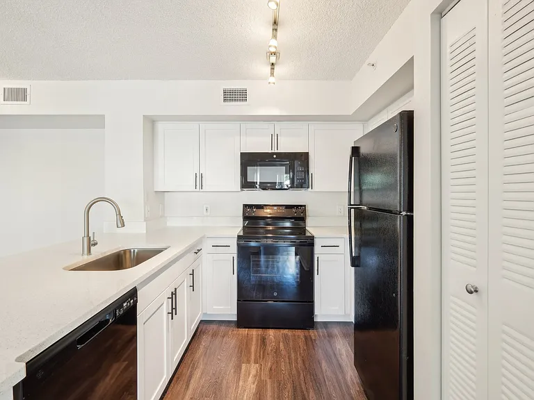 Coquina Cove Apartments — Photo 7