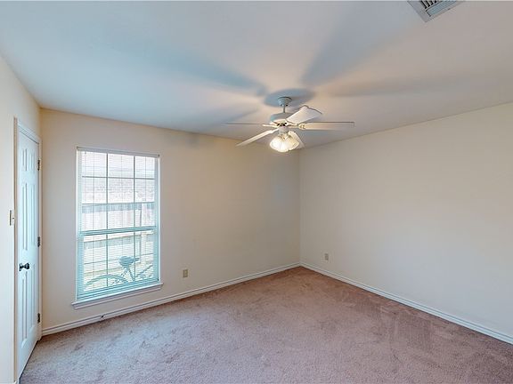 5th image of 1007 Sun Meadow Ct