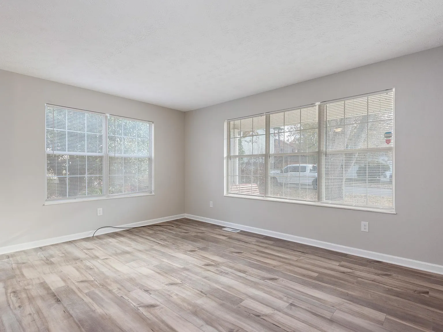 1560 Pheasants Glen Dr — Photo 4