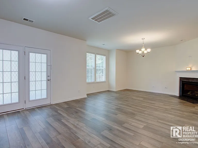 104 Elliot Creek Ln — Photo 6