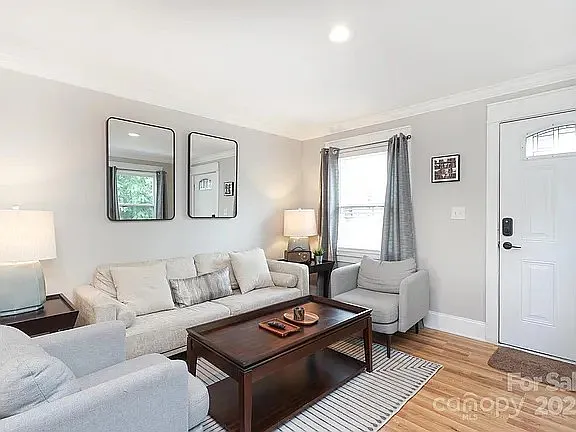 1822 Kensington Dr — Photo 2
