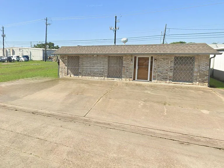 1301 N Avenue H — Photo 3