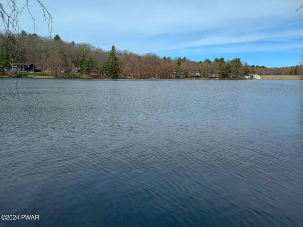 E Shore Dr, Dingmans Ferry, PA 18328