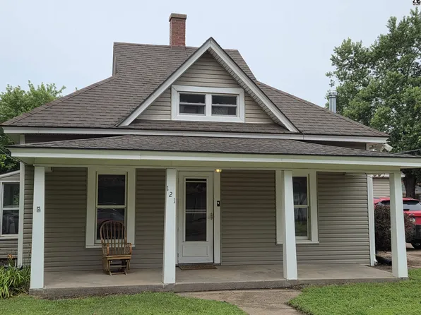 121 S Plum St, Pretty Prairie, KS 67570