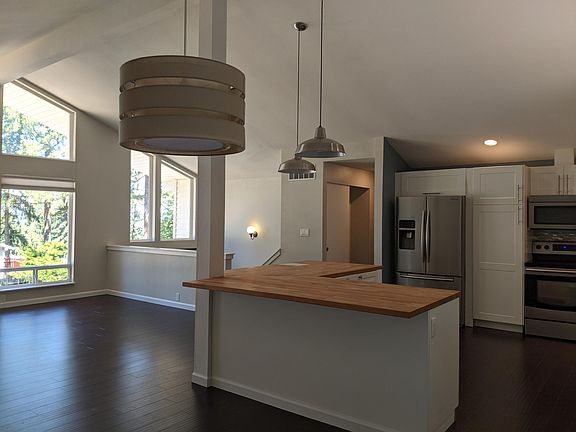 5th image of 16931 NE 32nd St