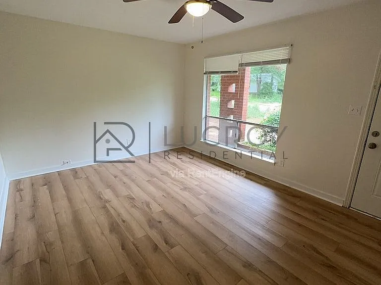 1513 Maria Dr — Photo 2