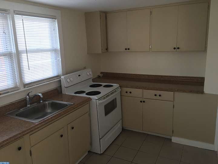 1st image of 452 High St APT 4