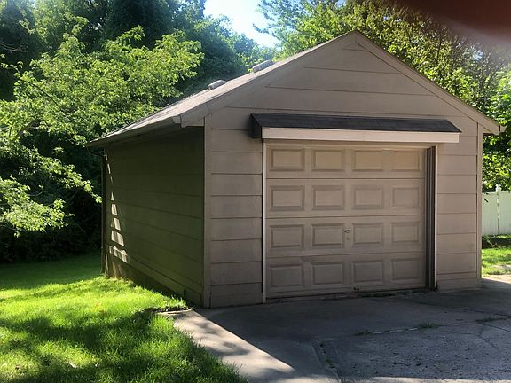 Extra garage for storage/workshop/vehicle