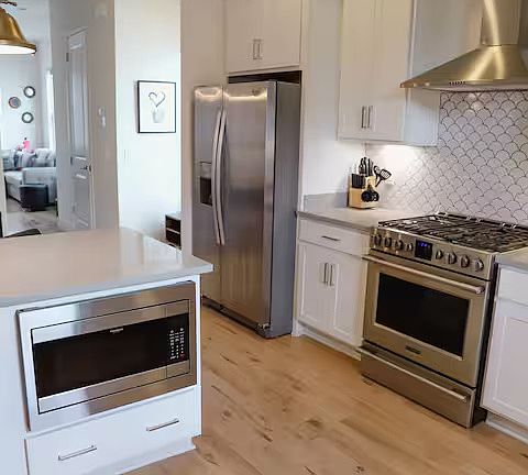 3rd image of 643 Vernon Ave APT 6