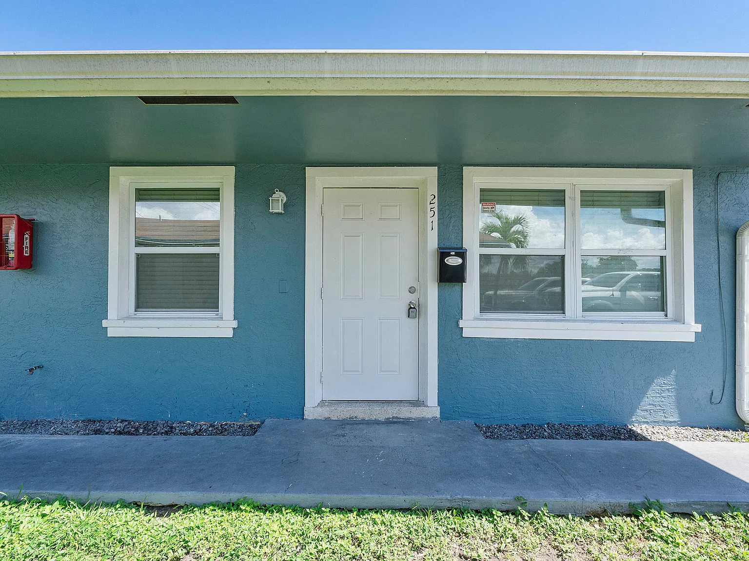 2 bed, 1.0 bath, 880 sqft, $1,800 — Photo 2
