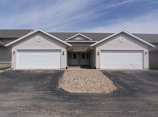 353 Fox Trl, Fall River, WI 53932