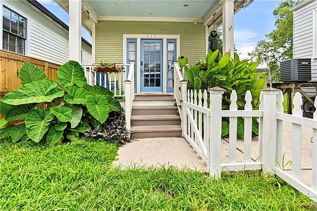 617 Forstall St — Photo 13