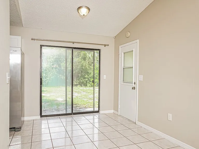 2912 Crane Ave — Photo 6