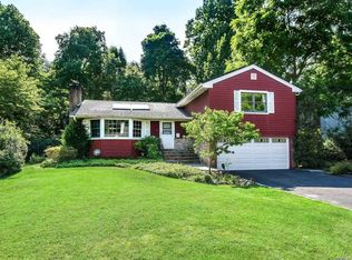 5 Beacon Dr, Port Washington, NY 11050