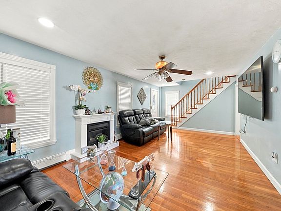4th image of 20 Bell St