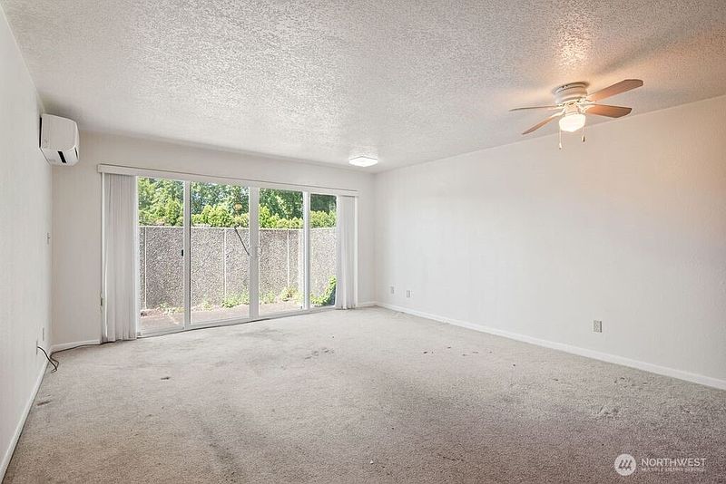 4th image of 745 Marine View Drive